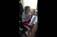 تلاش زن ۹۸ ساله برای پیدا کردن ماوس کامپیوترش