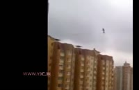 مرد روسی روی طناب راه می‌رود