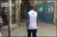 وقتی یک سرباز اسرائیلی هوس چوب میکنه!!!