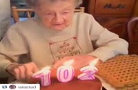 وقتی میخوای شمع تولد ۱۰۲ سالگیتو فوت كنی مواظب باش!!!!