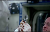 فضانوردی با قطره ای آب فیلم جالبی خلق کرد .
