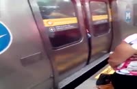 کلیپ های برتر - دیوونه تو مترو چیکار میکنه